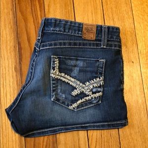 Buckle women’s shorts